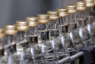 В Пензенской области за сбыт 14 тысяч бутылок поддельной водки мужчину оштрафовали на 150 тысяч рублей