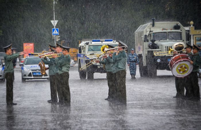 В Пензе общегородской смотр полиции прошел под проливным дождем