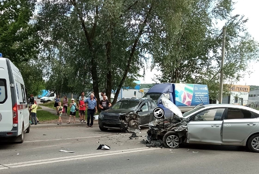 В Пензе на ул. Ладожской произошло жесткое ДТП