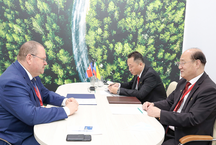 Олег Мельниченко пригласил в Пензу чрезвычайного и полномочного посла КНДР 