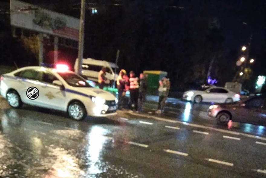 В Пензе на ул. Карпинского водитель легковушки сбил девушку