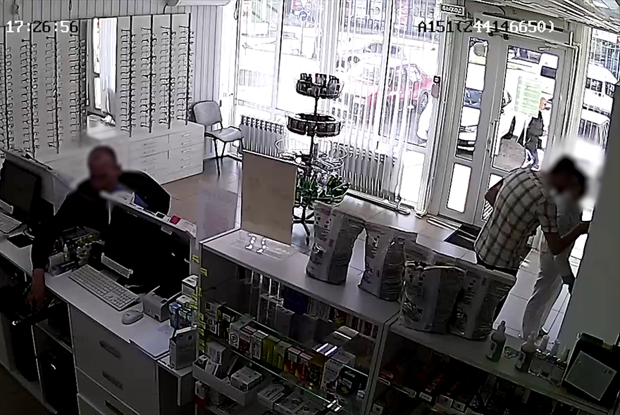 Житель Тольятти украл наличку из пензенской аптеки