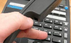 Работает «горячая линия» во вопросам повышения зарплаты педагогам
