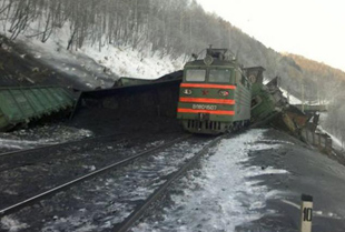 Из-за схода вагонов с углем под Челябинском поезда «Нижневартовск-Пенза» и «Пенза-Владивосток» идут в обход