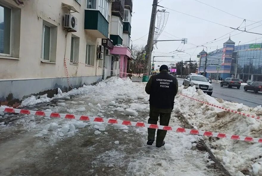Бастрыкин взял на контроль дело о падении наледи на подростка в Пензе