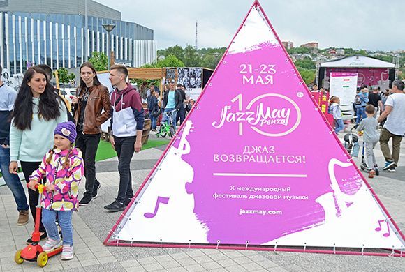 Традиционно выступления проходили на открытой площадке и в ККЗ||Листайте карусель. Фото В.Гришин Jazz May в Пензе: Выступление коллективов из Москвы и мастер-классы