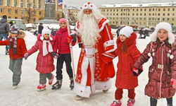 В Пензе на площади Ленина открыли каток