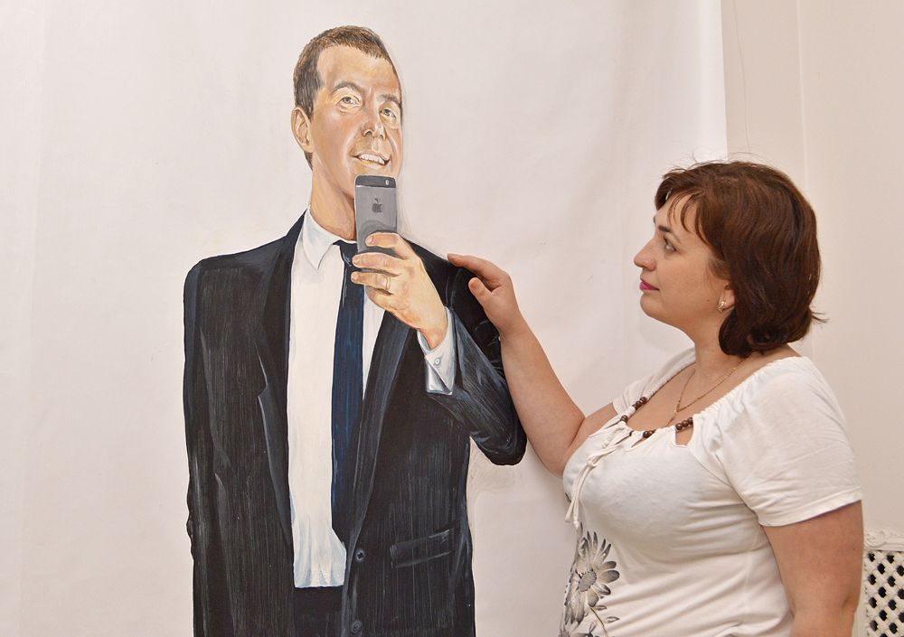 В Пензе открылась выставка 3D-картин. Есть даже лифтолук Медведева