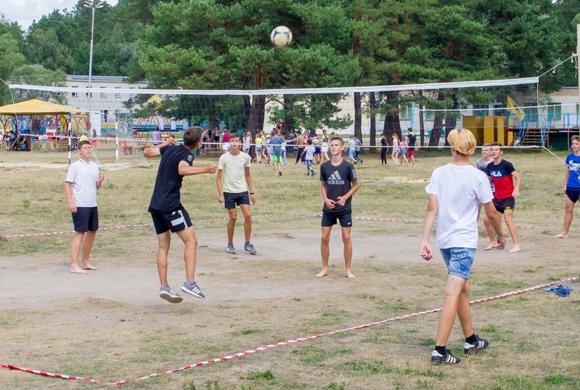 Как в Пензе родители «бьются» за детские путевки в лагерь