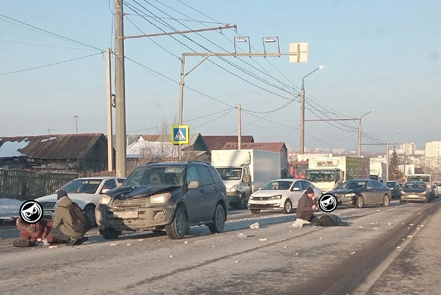В Пензе на улице Карпинского водитель «Тойоты» сбил двух женщин