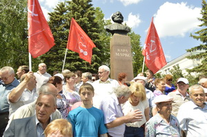 В Пензе торжественно открыли памятник Карлу Марксу