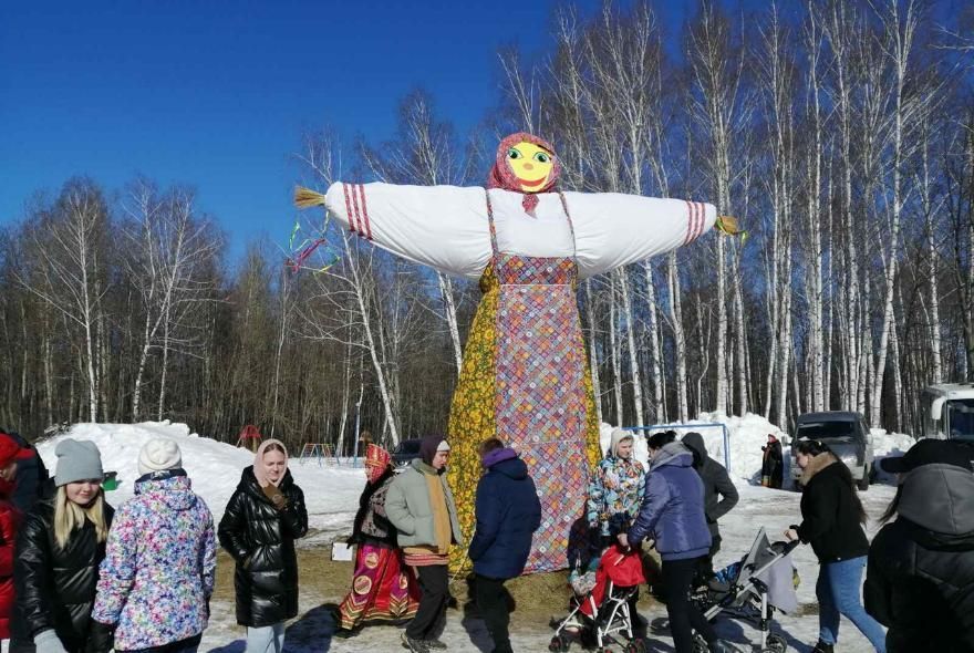 Жители Донбасса приняли участие в праздновании Масленицы