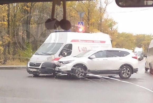 В Пензе на ул. Мира столкнулись «скорая» и легковушка