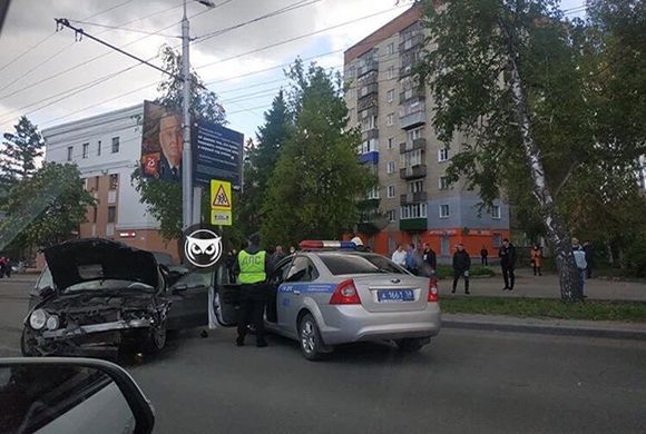 В Пензе на пр. Победы разбился Mercedes