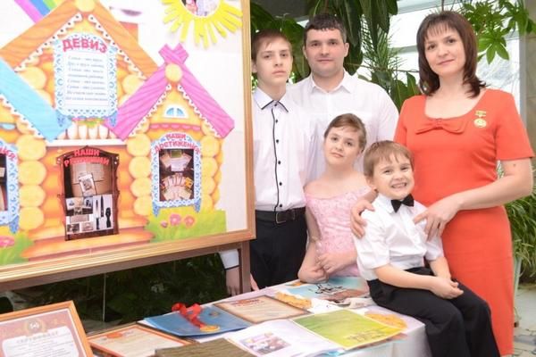 Семья Шаровых из Никольского района победила в зональном этапе конкурса «Успешная семья»