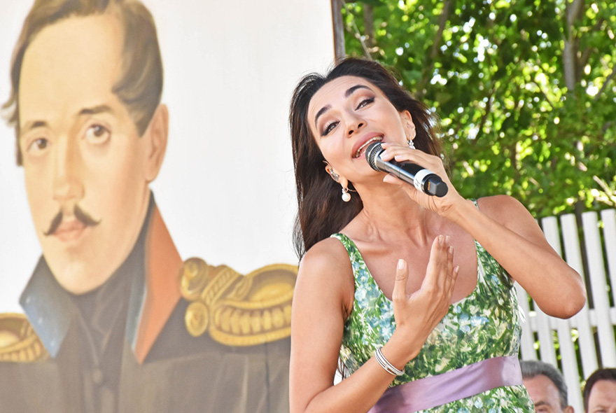 Певица Зара даст концерт в пензенских «Тарханах»