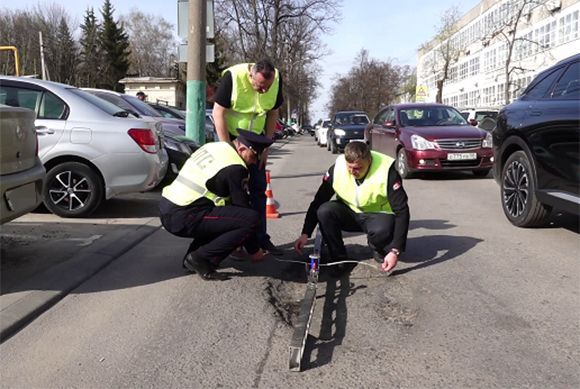 В Пензе полицейские и общественники проверили состояние дорог