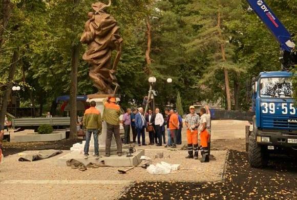 В Пензе у Спасского собора устанавливают памятник Матери