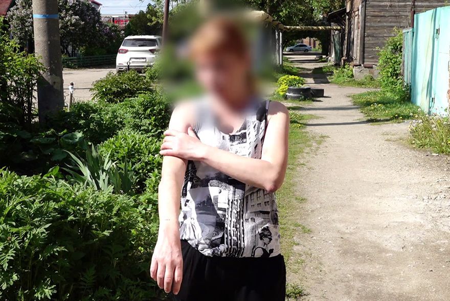 Пензенец с ножом отобрал у женщины золото и деньги