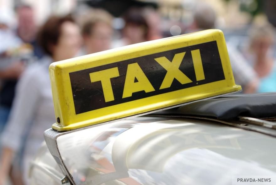 Пензенский таксист украл забытый пассажиром смартфон