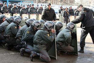 В Пензе бойцы ОМОНа показали как пресекать массовые беспорядки