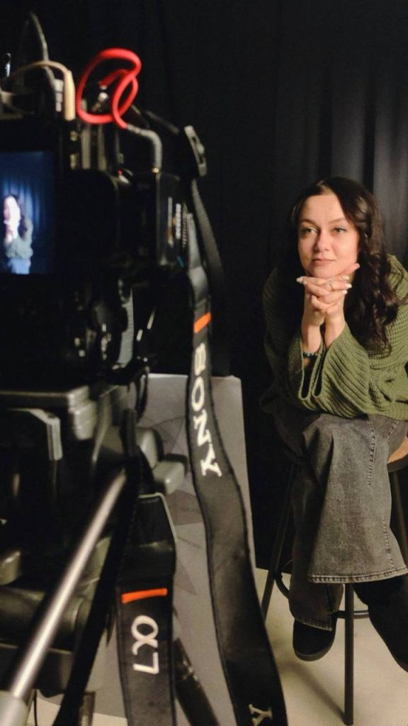 Сейчас на экране ее не увидите. Рабочее место Валерии — режиссерское место IMG_20251021_171416_215.jpg