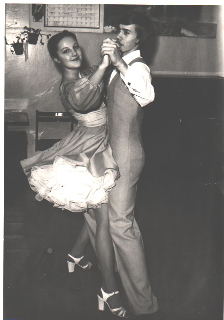 Танцуют Татьяна Лавренова и Владимир Костин. 1985 год IMG_002.jpg