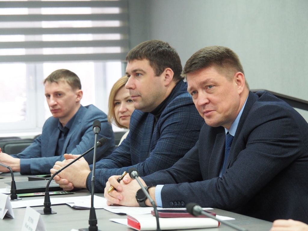 фото с круглого стола Минтруд.jpg