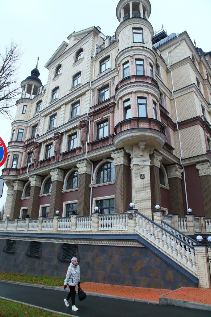 Дом привлекает внимание прохожих PJivG02wT6r2Hn7VZ2IOTR2Pp78qY7izUhJfNXutyDcn6rl_4ynOjJDWI9gdcsf7exTJyo0cHdNE0h95He1Hpe9g.jpg