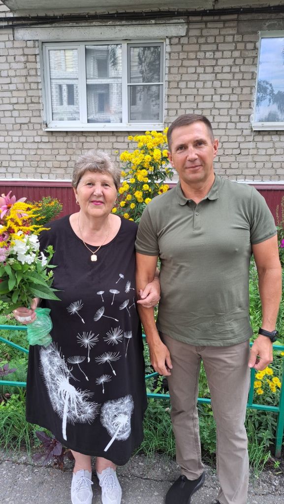 Олег Вячеславович старается чаще навещать свою маму Олег Вячеславович старается чаще навещать свою маму.jpeg