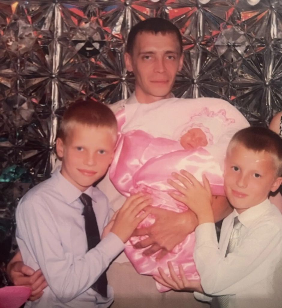 У женщин семьи Резаевых надежные защитники.jpg