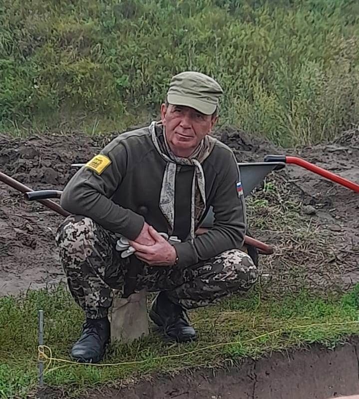 В археологической экспедиции В археологической экспедиции.jpg