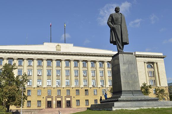 Памятник Владимиру Ленину в Пензе.JPG