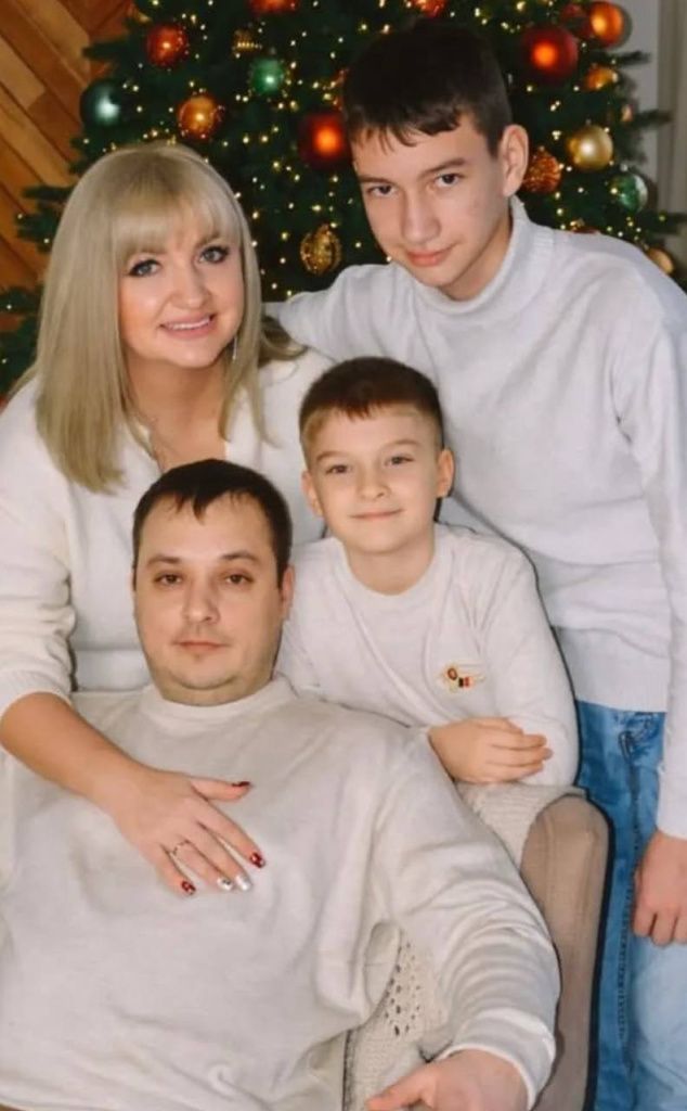 еЛЕНА С МУЖЕМ И СЫНОВЬЯМИ (1).jpg