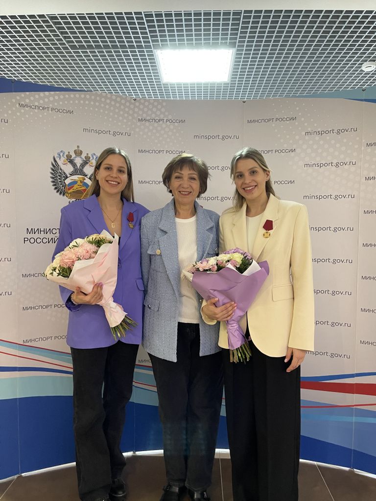 02_Мама Фролкиных_В фиолетовом Оля.JPG