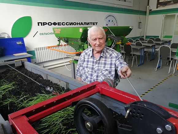 Заслуги этого человека в сфере разработок сельскохозяйственной техники огромны. Николай Ларюшин (2).jpg
