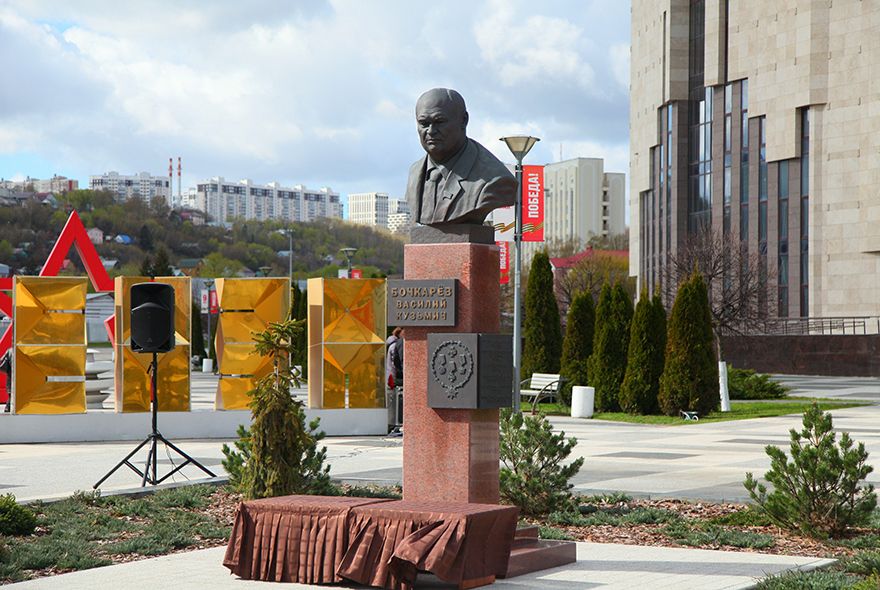 Бюст Василия Бочкарева.jpg