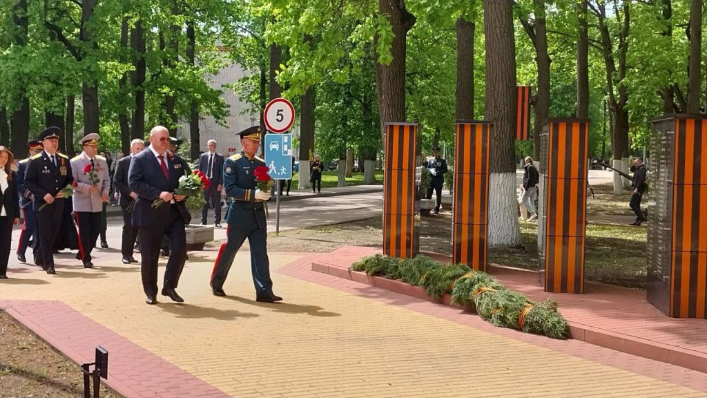 Губернатор в парке «Патриот» при ПАИИ 9 мая 2025||Фото Екатерины Рац «Патриот» при ПАИИ.jpg