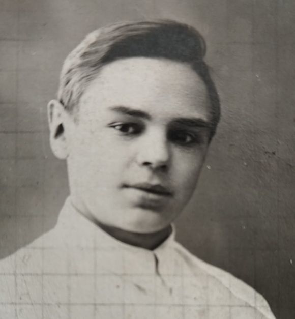 Виталий Дорош в юности Виталий Дорош в юности.jpg