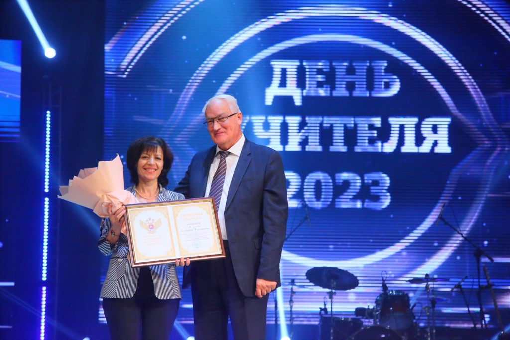 Учителей поздравил Николай Симонов IMG_5594.jpg