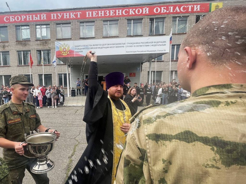 Священнослужители помолились за новобранцев 2025-06-26 11.41.51.jpg