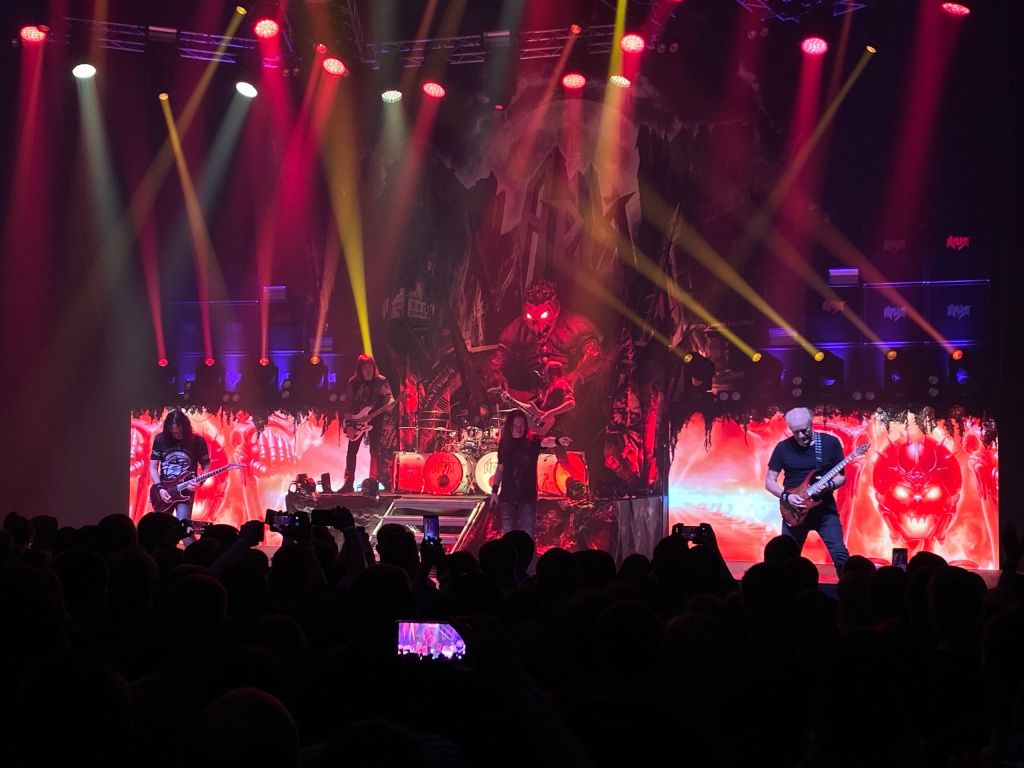 Декорации создали особую атмосферу mBNKsTkAHKmEXIm6ffHtV-rIcsCmSRPGh2tcvk8e8L8ypF8xHTnHpKOC2TIfwfD8GKkJ43Tbt4bT7a8HmJ2keD-t.jpg