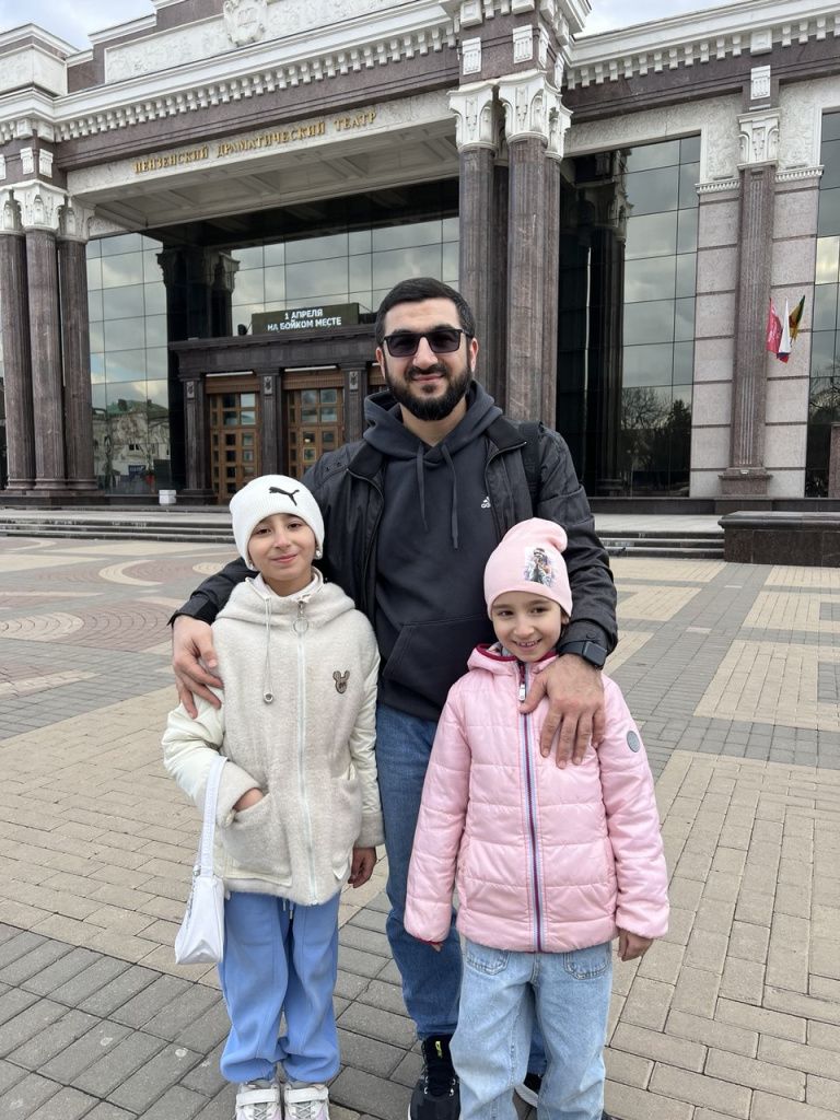 С любимыми дочками IMG_20251118_102150_562.jpg