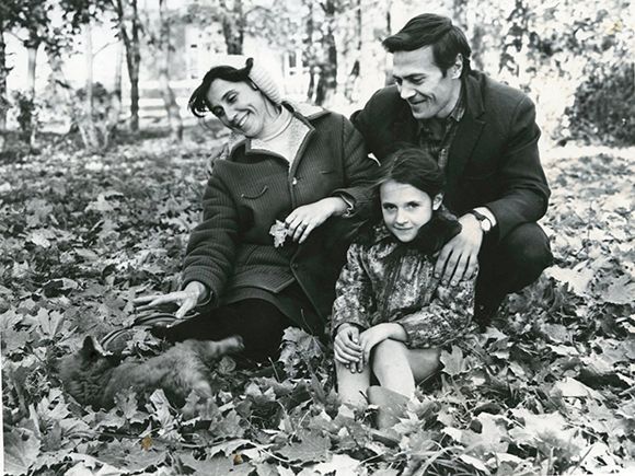 Такой она приехала в «Тарханы»||Фото из архива музея-заповедника «Тарханы» Тамара Мельникова в молодости.jpg