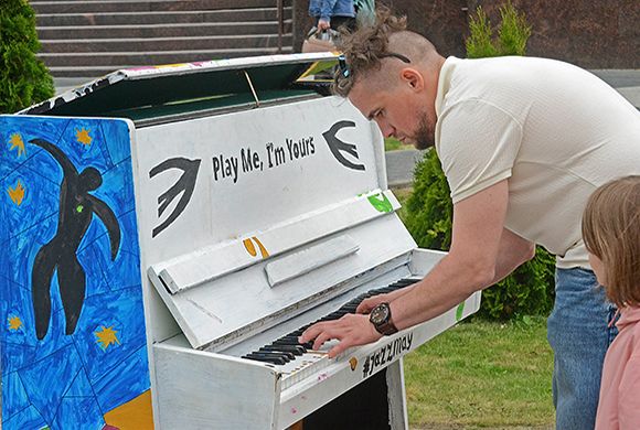 Зрители могли помузицировать secondpiano.jpg