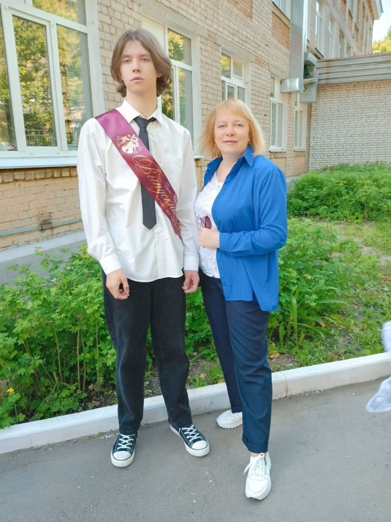Лариса Гулина со своим выпускником _VNix9t5QaQ.jpg