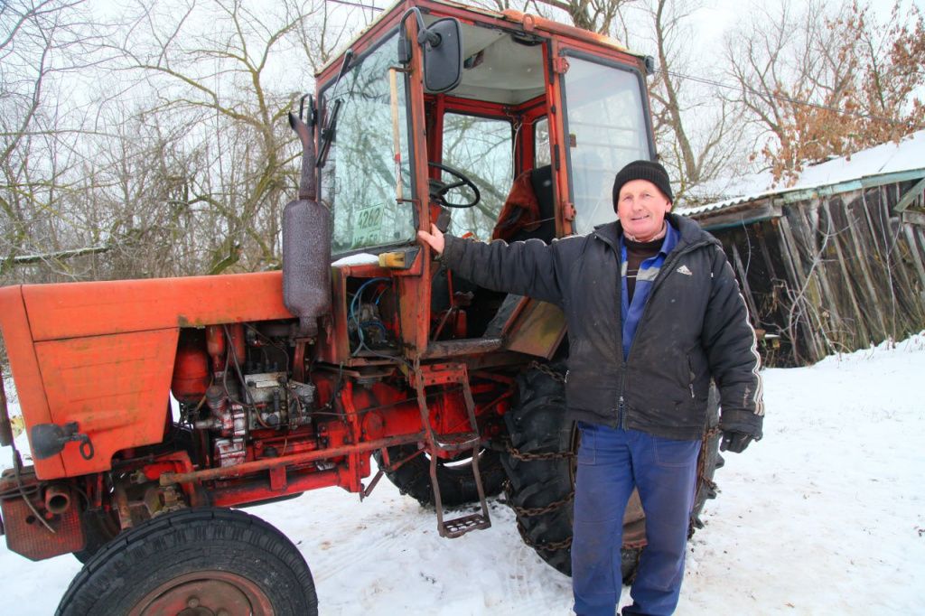 Пенсионер Виктор Валентинович Трантов и его трактор 2026-01-23 11.18.06.jpg