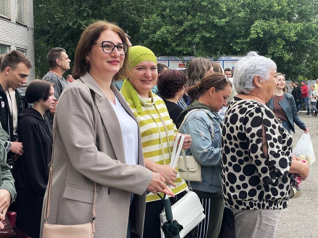 Родные пришли проводить ребят 2025-06-26 11.42.19.jpg