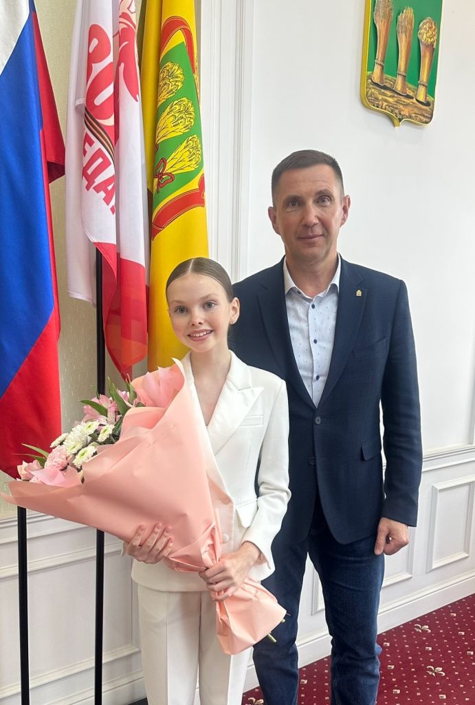 Глава города Олег Денисов поздравил юную певицу G21iC8kI0ReZudLHVWA6qU1ZzKGvReN10kCkdcaMkT_l4V8Z9eHI8hLKRnfBP2hX3qjc0MAQXNCMdAidLiGk3oWq.jpg
