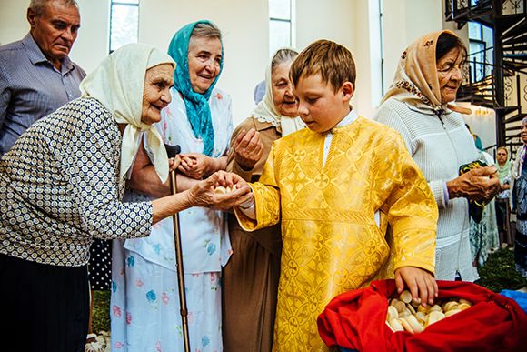 Не стоит набирать просфоры впрок чтобы не засохли и не заплесневели Не стоит набирать просфоры впрок чтобы не засохли и не заплесневели.jpg
